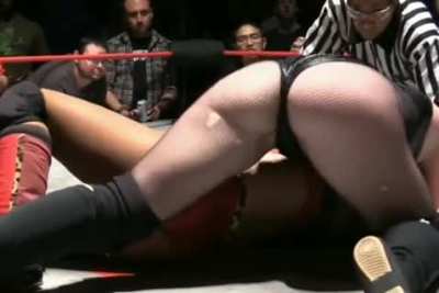 (Isla dawn vs Ivelisse) It's pretty ridiculous right? I highly highly recommend this match for everybody to watch on YouTube.GIFS dont do it justice.