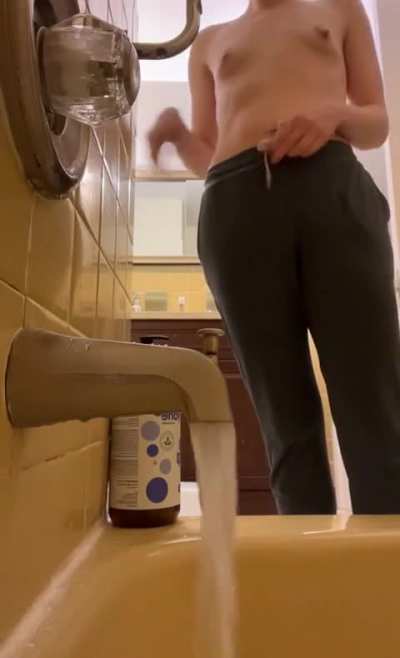 Sexy moms take bath time very seriously