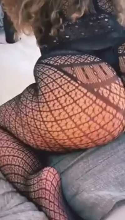 "Daddy loves when you twerk in that bodysuit~"