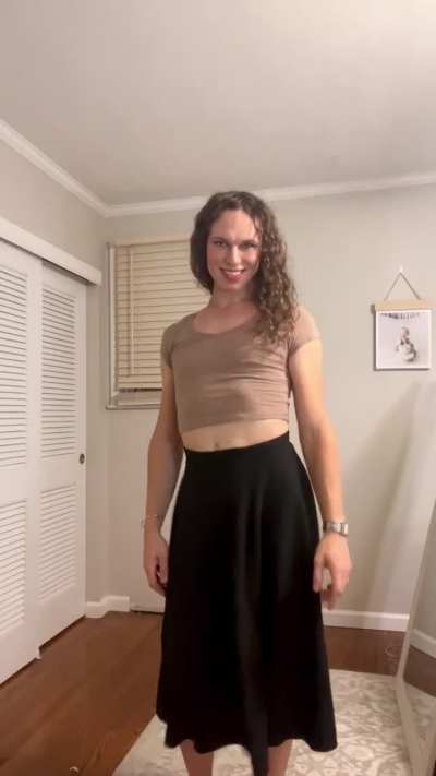 I can&rsquo;t stop moving my hips in this skirt!