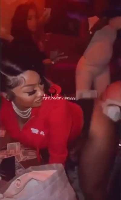 She Lit 👀