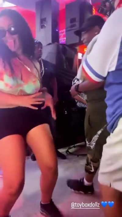 Vacation twerk