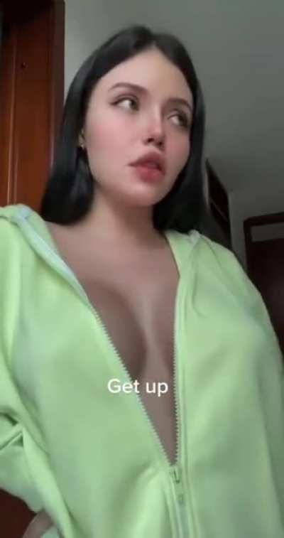 Someone pls tell me her name