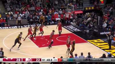 [Highlight] Trae Young starts putting moves on Caruso...pauses to complain to the Refs and then crosses Caruso again and drains the 3
