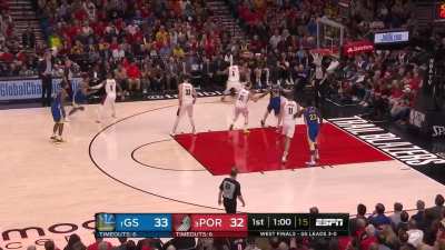 [Highlight] Steph Curry takes the entire Blazers team on a road trip and teaches them a lesson about off ball movement