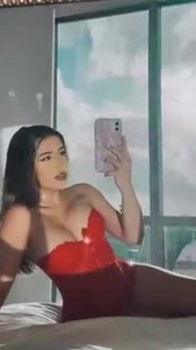 Damn she&rsquo;s a Baddie😍