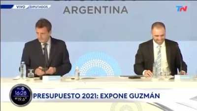 Igual que yo en la secundaria, mucha saraza. Este señor da cátedra ༼ つ ◕_◕ ༽つ