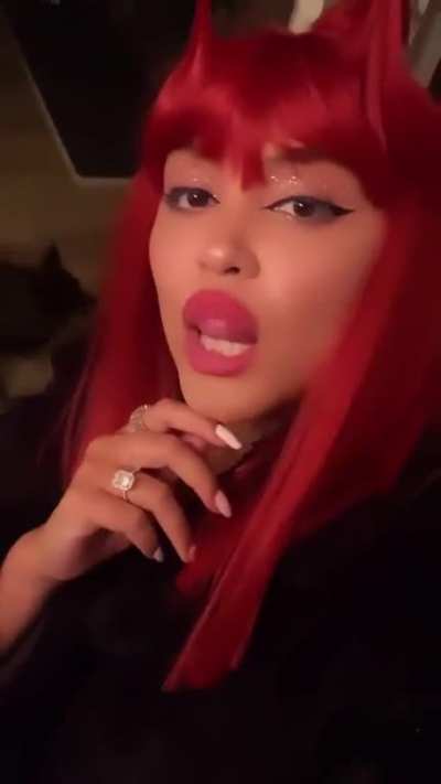 red hair stella