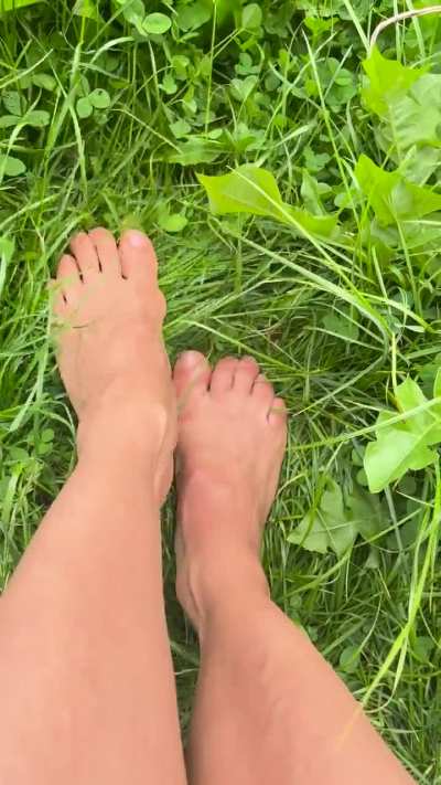 Strong feet in the grass