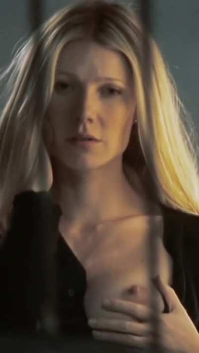 Gwyneth Paltrow letting her tit out
