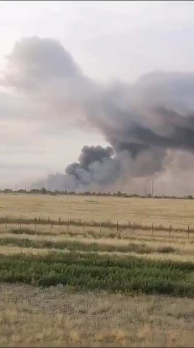 Another footage of today's Ukrainian drones attack at the "Marinovka" military airfield near the village of Oktyabrsky in the Volgograd region of Russia (find the translated speech of a Russian "reporter" in the comments)