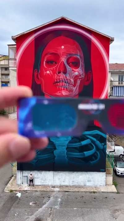 This guy&rsquo;s mural through glasses! 🤯