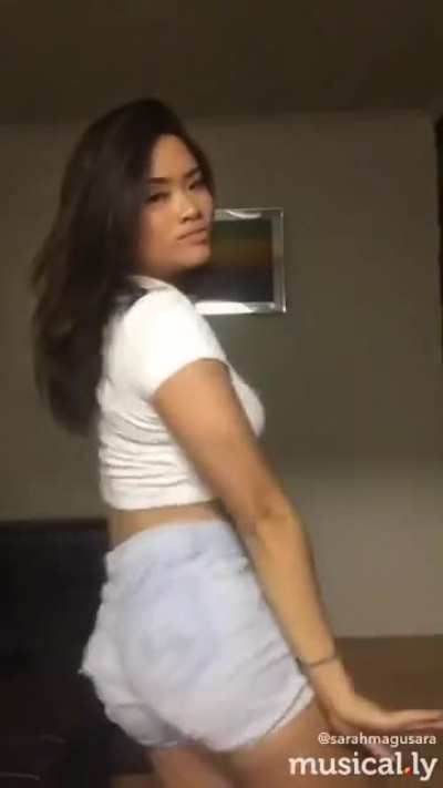 Sarah Magusara ass