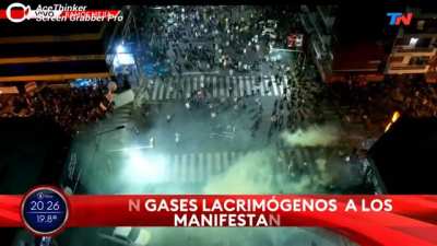 [AHORA] La gente marcha pidiendo seguridad. La respuesta de Kicillof: Represión y gases lacrimógenos a los ciudadanos
