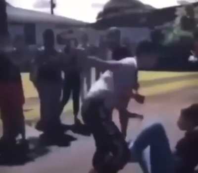 Girl moves up a weight class (or two) to fight a taller woman. Does not matter. Skills pay the bills. Doubles up the right hand to score a knockdown.