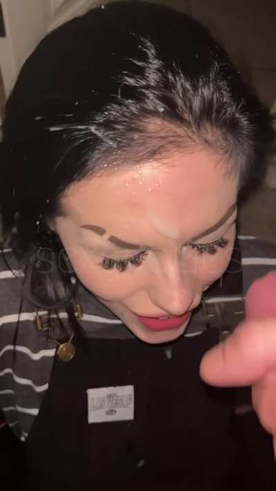 facial for this alt babe ? yes please ! 🤍💦
