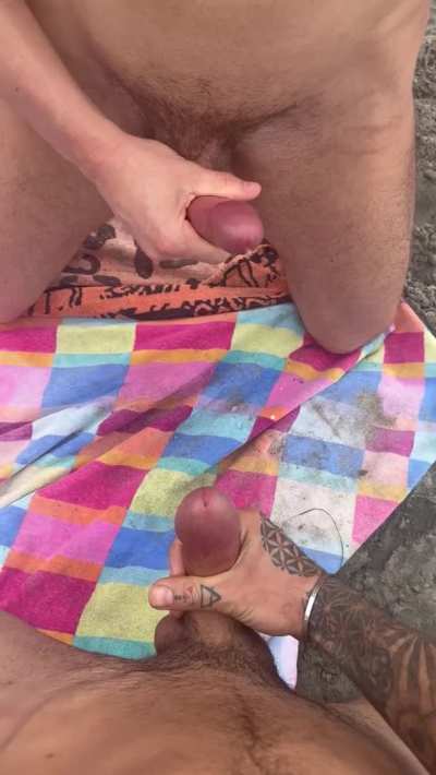 Blowing loads on the beach 💦