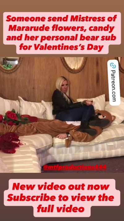 Mararude and her teddy bear seat
