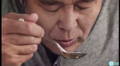 Self-stabilizing spoon for parkinson&rsquo;s