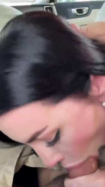 She Couldn&rsquo;t Resist Sucking That Hard Dickkkk💦