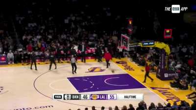 [Highlight] Kevin Durant passes up the full court heave to Markieff Morris who hits it after the buzzer