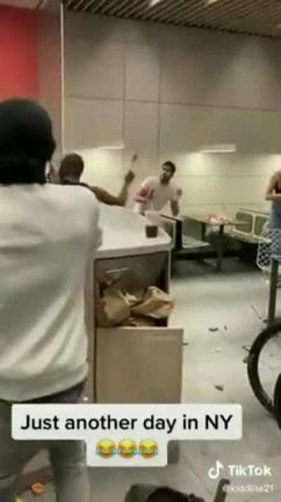 Man stays calm while 3 dudes Hit him then takes out a hatchet and starts going crazy on everyone