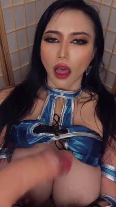 Kitana from Mortal Kombat has a dirty side 😜