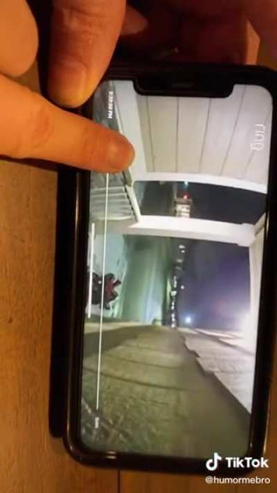 I don&rsquo;t know what to title and I don&rsquo;t know where to put this but what the fuck someone explain this please...