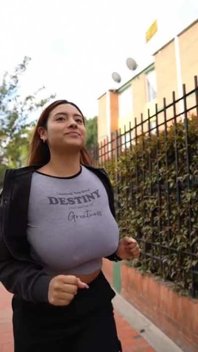 Run jiggle slow motion 