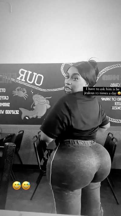I love them big exaggerated asses 😩