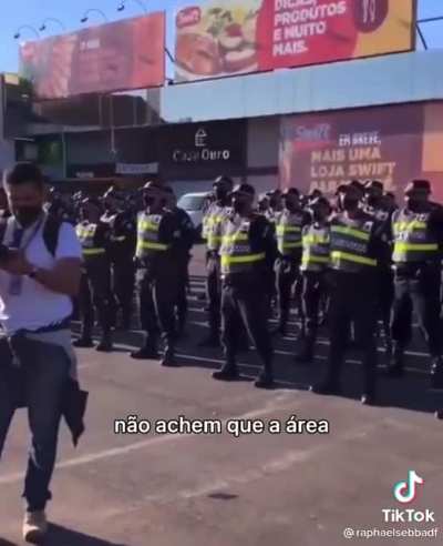 Pra quem serve a pol&iacute;cia?