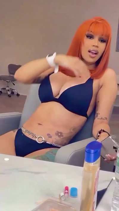 Cardi Showing Off Her Sexy Ahh Body 😮&zwj;💨