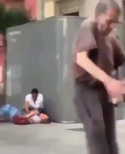 O pau comendo solto ali atr&aacute;s e o ex&iacute;mio b&ecirc;bado dan&ccedil;ando como se n&atilde;o tivesse amanh&atilde; e fodasse.