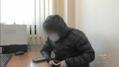 Мастер-класс по телефонному разводу на "лавишко". Иркутск. Фигурант дела о мошенничестве демонстрирует полицейским свое мастерство, набрав случайный телефонный номер.