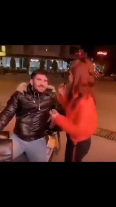 Yok.. Bu adam ayni ben