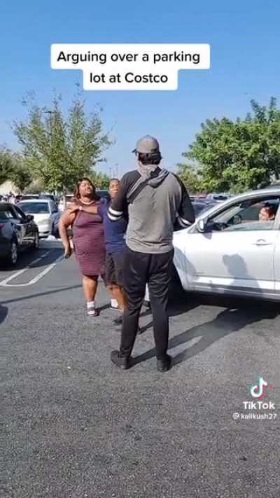 Freakout in a California Costco parking lot