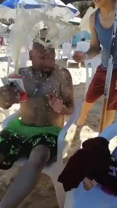 En la playa relaj&aacute;ndose 🦎🦎