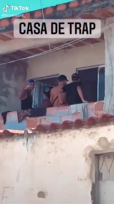 Convives las rumbas en Caracas se est&aacute;n poniendo turbias *A el coqui le gusta justin*