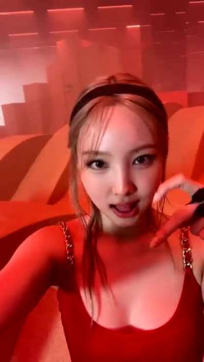220830 TikTok Update - "🐰Talk that Talk L-O-V-E💕" (Nayeon)