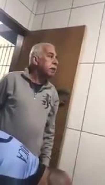 Agora &eacute; proibido cagar no ralo?