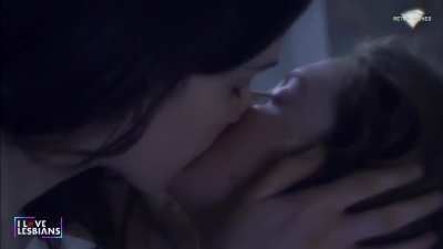 Retro Scenes: Camille Rutherford (28) & Fleur Geffrier (31) - 