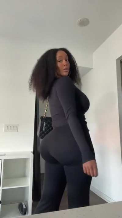 all black everything 👸🏾🖤