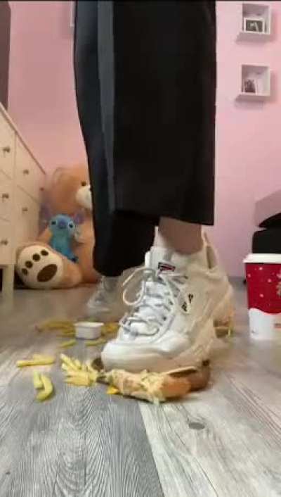 Fila crush burger full vid&eacute;o dm