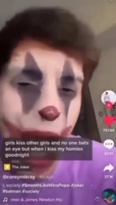 we live in a susiety 😫