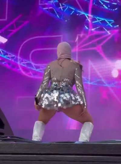 Hon kan skaka den🍑🫣😩🤭😵&zwj;💫