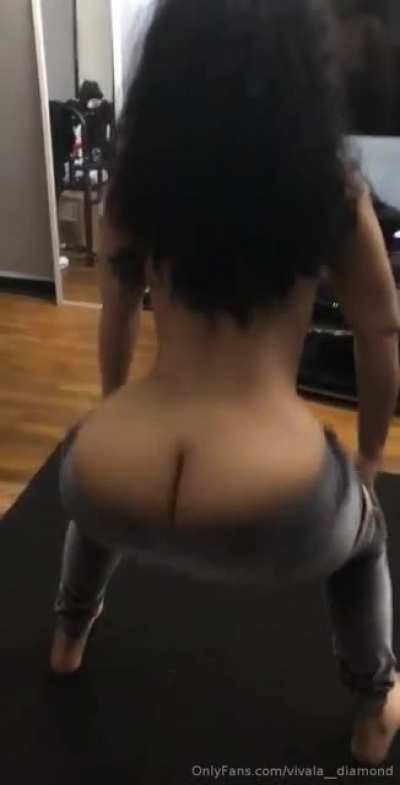 Quarantine Stripper can&rsquo;t help herself