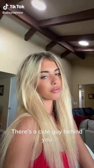 GORGEOUS Blonde👸🏼Queen LOVES🍫