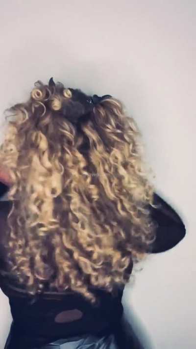 Halloween Hairplay: My curls got bewitched tonight 🧙&zwj;♀️🎃👻