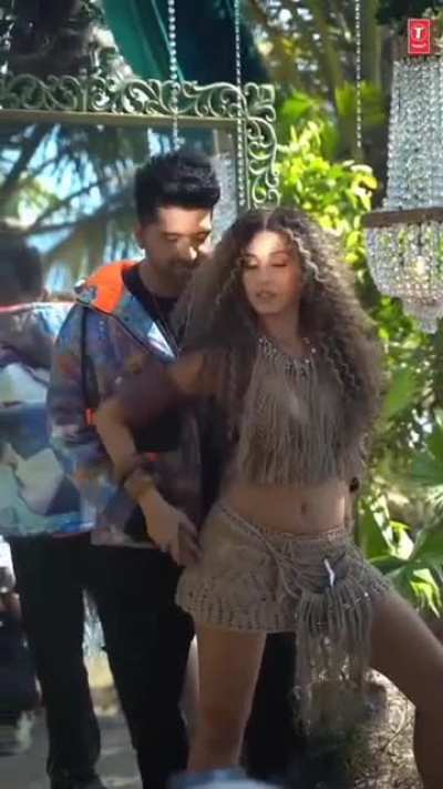 Nora Fatehi be like "don't touch my waist now Infront of everyone, you can touch it later!"