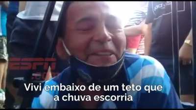 Esse relato emocionante de um torcedor argentino fã do Maradona mostra que o futebol é feito por pessoas, para pessoas.